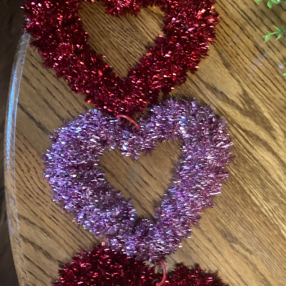 10/$13 NWOT Heart-Shaped decor  - Red and Pink